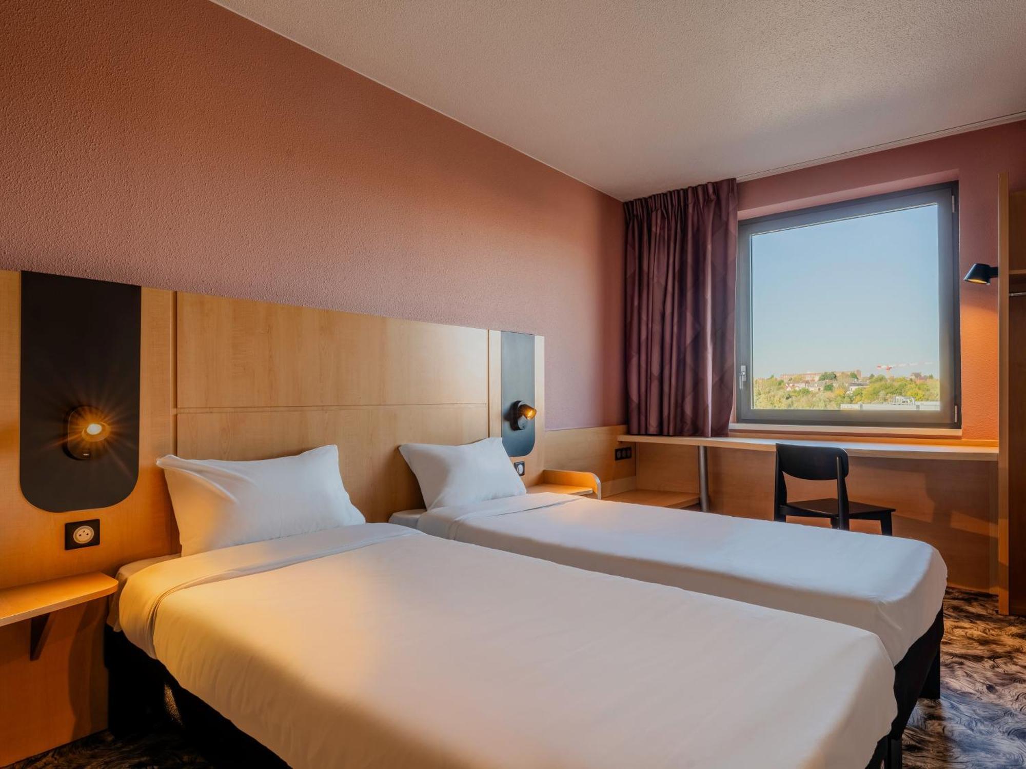 Hotel ibis Maubeuge Exterior foto